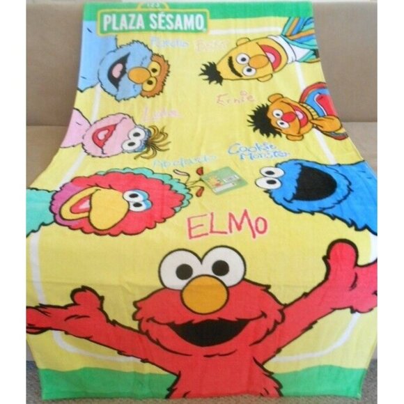 New Sesame Street Elmo Amigos Lola Bert Ernie Large Bath Beach Pool Gift Towel - Picture 1 of 3